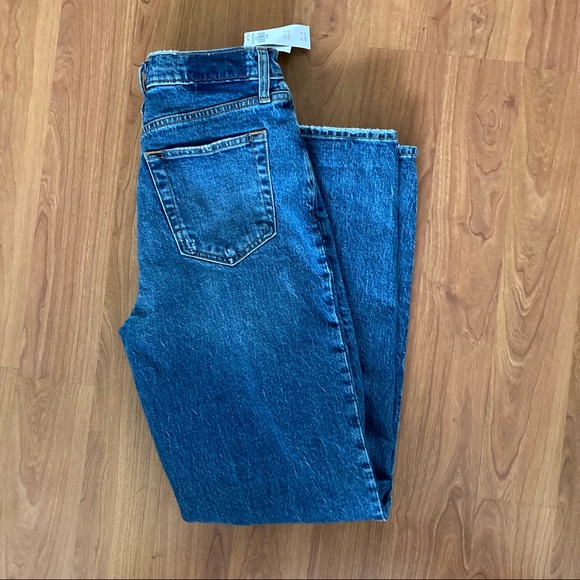 SOLD Abercrombie High-rise Dad Jean in Medium Wash - Picture 3 of 6